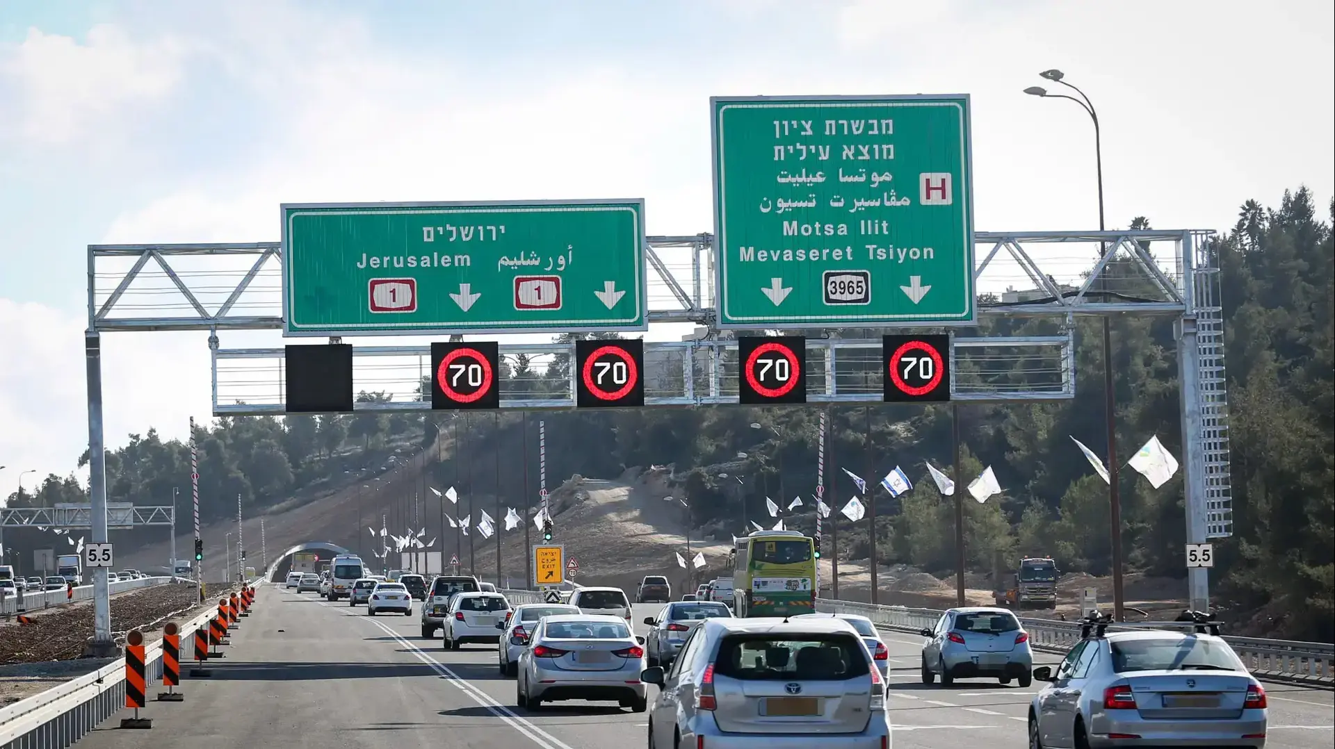 פקק תנועה בכביש 1 בדרך לירושלים. 22 בינואר 2017