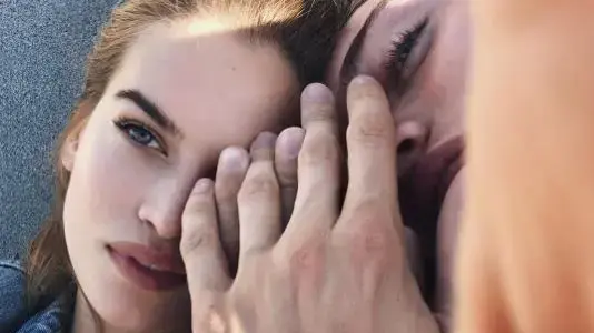 זוג הדוגמנים לאקי בלו סמית' וסטורמי ברי