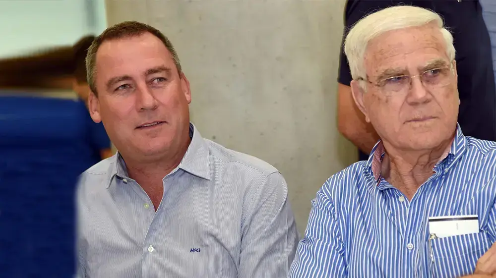 רנה מולנסטיין מאמן מכבי חיפה עם יעקב שחר נשיא מכבי חיפה