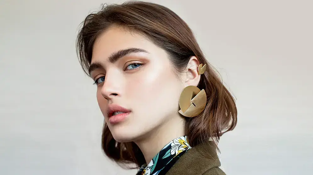 עגילים של studio contour, פליז בציפוי זהב 18 קראט, עגיל גדול 390 שקלים, עגיל קטן 280 שקלים