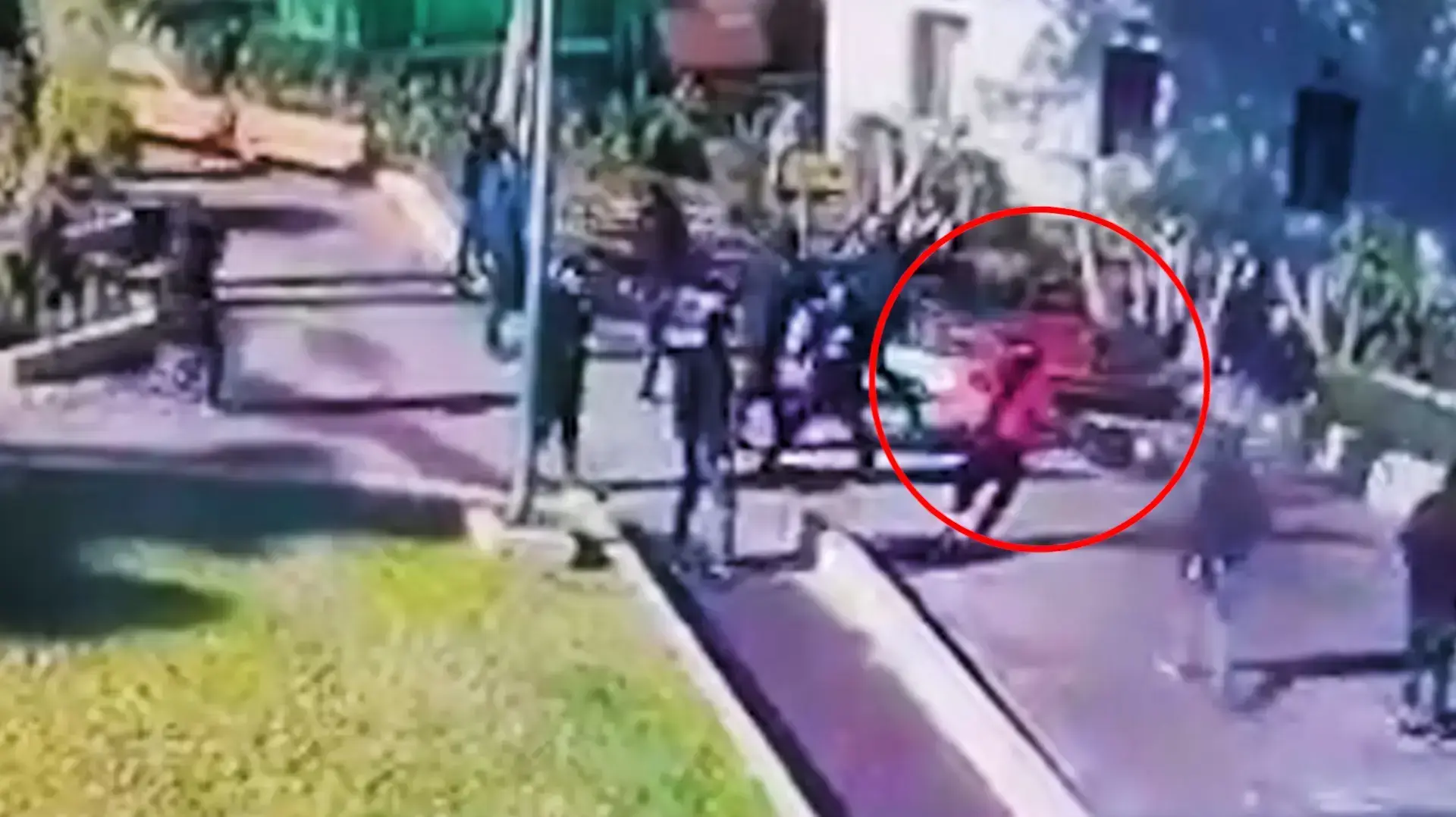 תיעוד: מאבטח של עבריין מוכר נפצע בקטטה מרובת בשכונת רמת עמידר