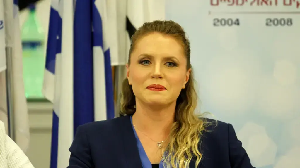 שחיינית אומנותית אנסטסיה גלושקוב