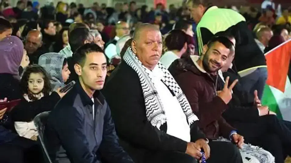 תושבי מג'ד אל-כרום צופים בגמר התוכנית "ערב איידול"