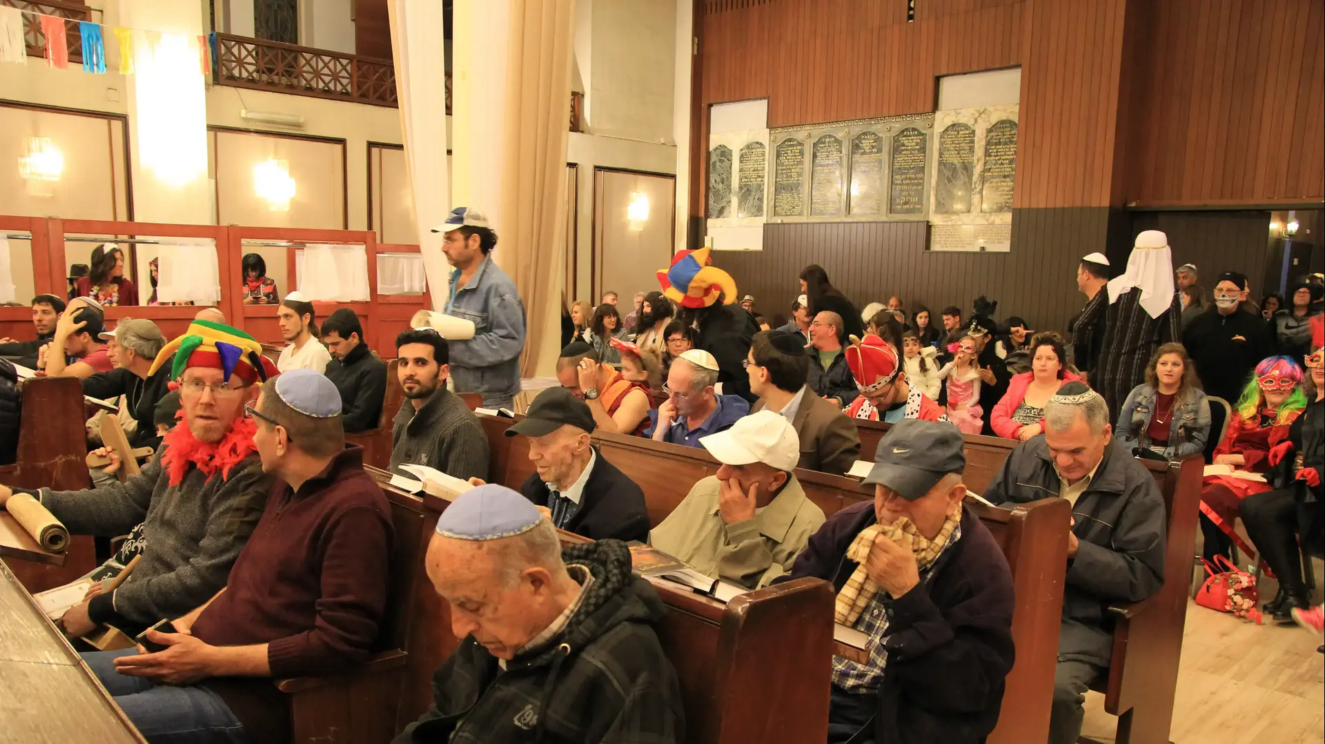 קריאת המגילה בבית הכנסת הגדול בתל אביב