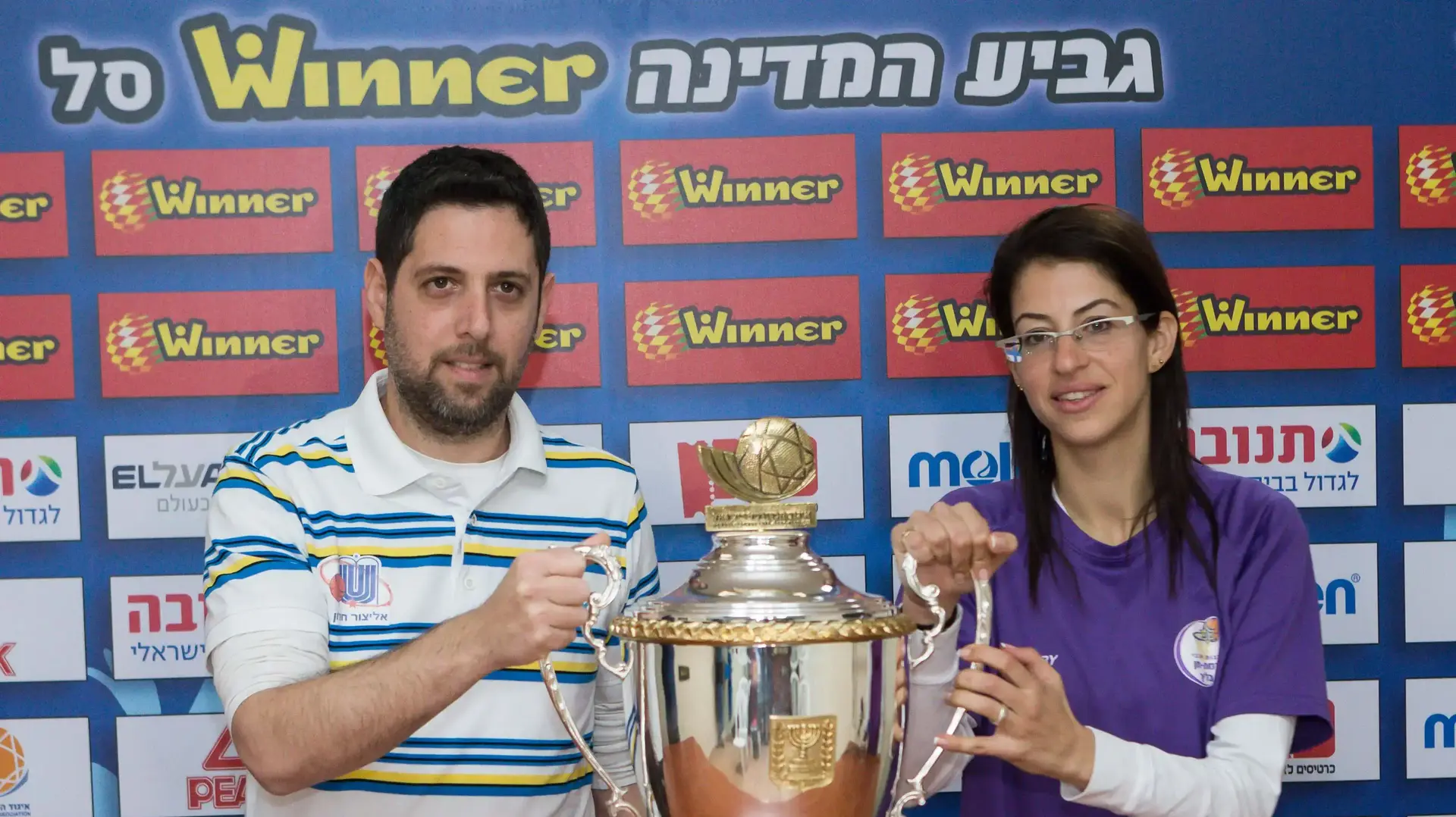 שירה העליון מאמנת מכבי רמת חן (ימין) עם רועי אייזנברג מאמן אליצור חולון