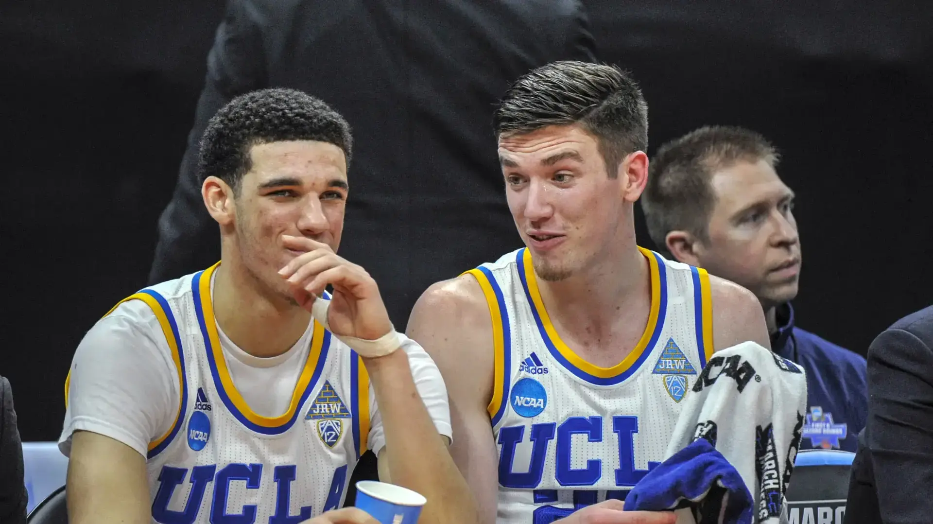לונזו בול טי ג'יי ליף שחקני UCLA ברוינס