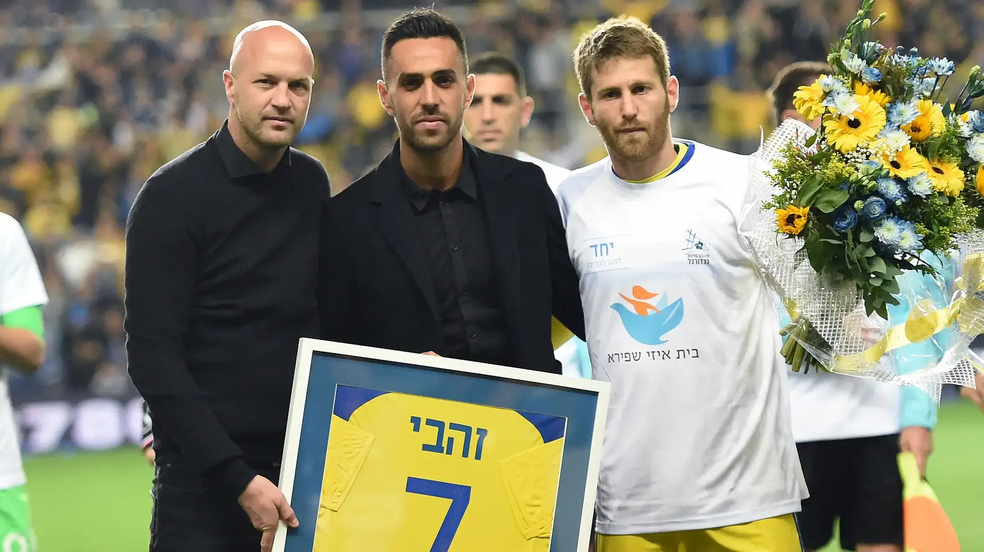 שחקן מכבי תל אביב שרן ייני, ג'ורדי קרויף, ערן זהבי שחקן מכבי תל אביב שרן ייני, ג'ורדי קרויף, ערן זהבי