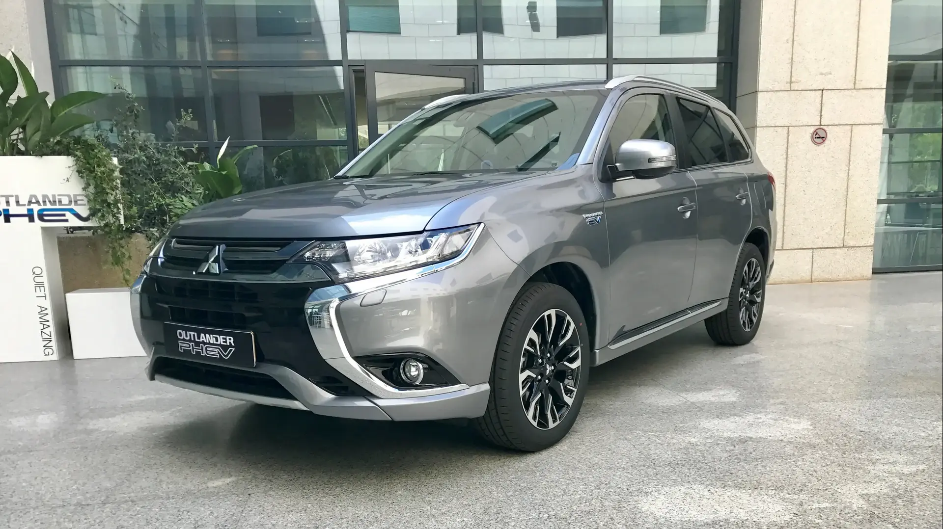 מיצובישי אאוטלנדר phev