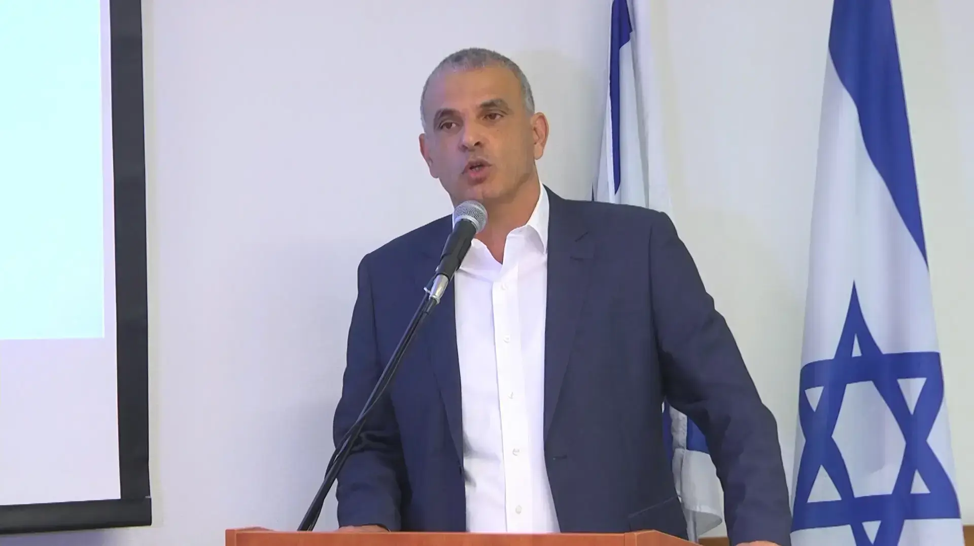 השר כחלון הציג את תוכניתו להוזלת יוקר המחיה: "מדברים על מעמד הביניים; לא נעשה מאומה"
