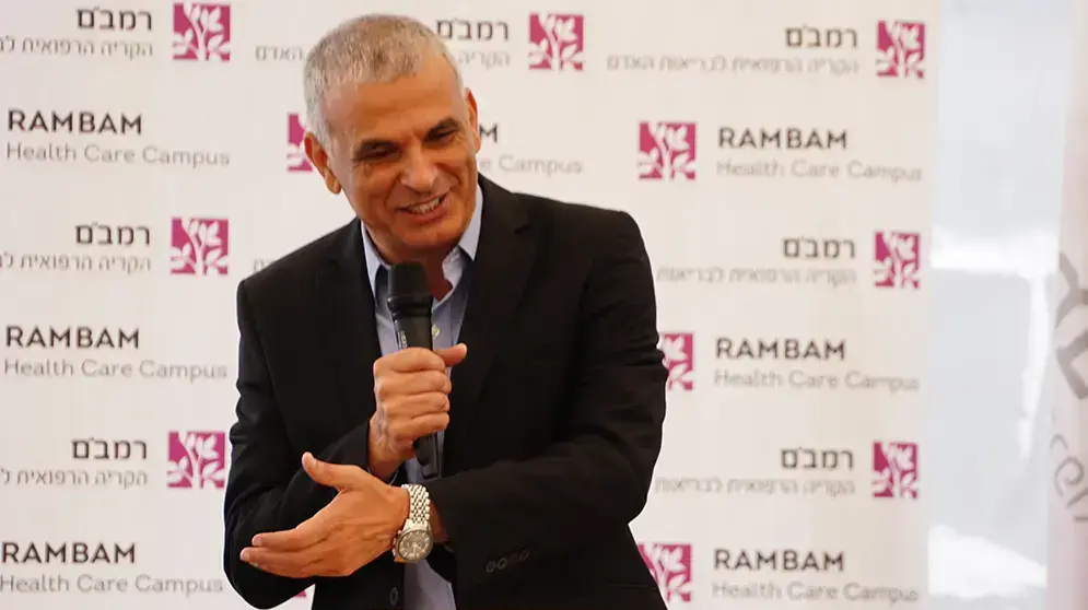 שר האוצר משה כחלון במסיבת עיתונאים בבי"ח רמב"ם 19 באפריל 2017