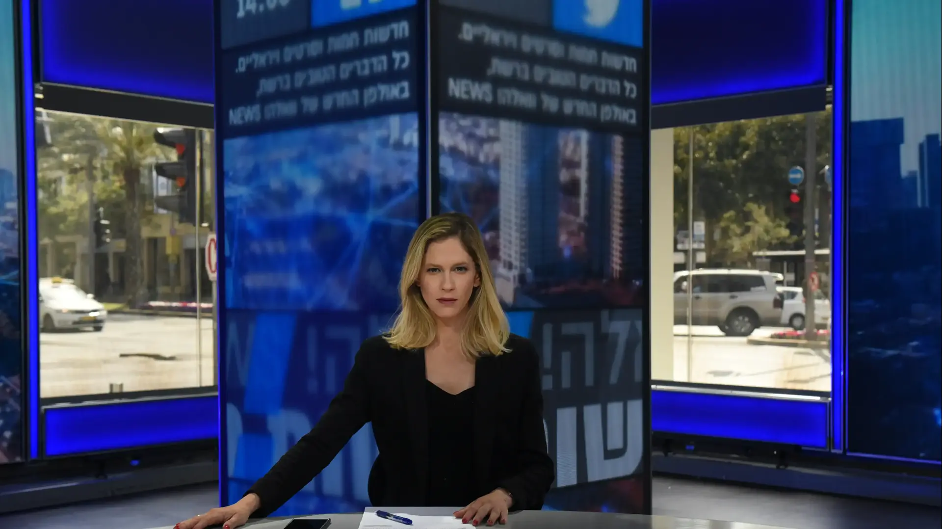 הילה קובו מגישה את המהדורה המרכזית של וואלה