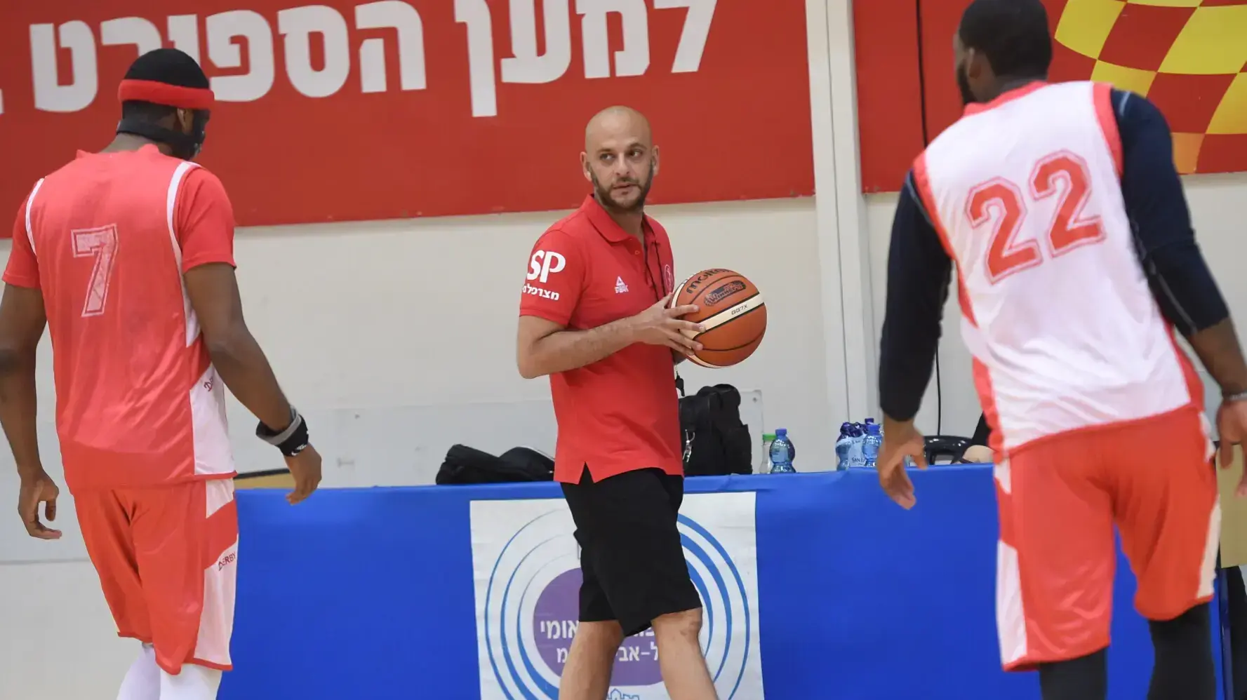 מאמן הפועל תל אביב רועי חגאי