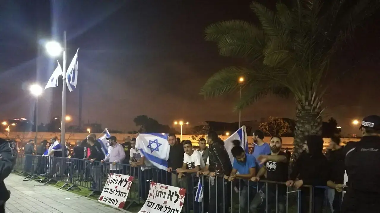 הפגנות מחוץ לטקס יום הזיכרון הישראלי-פלסטיני, תל אביב, 30 באפריל 2017