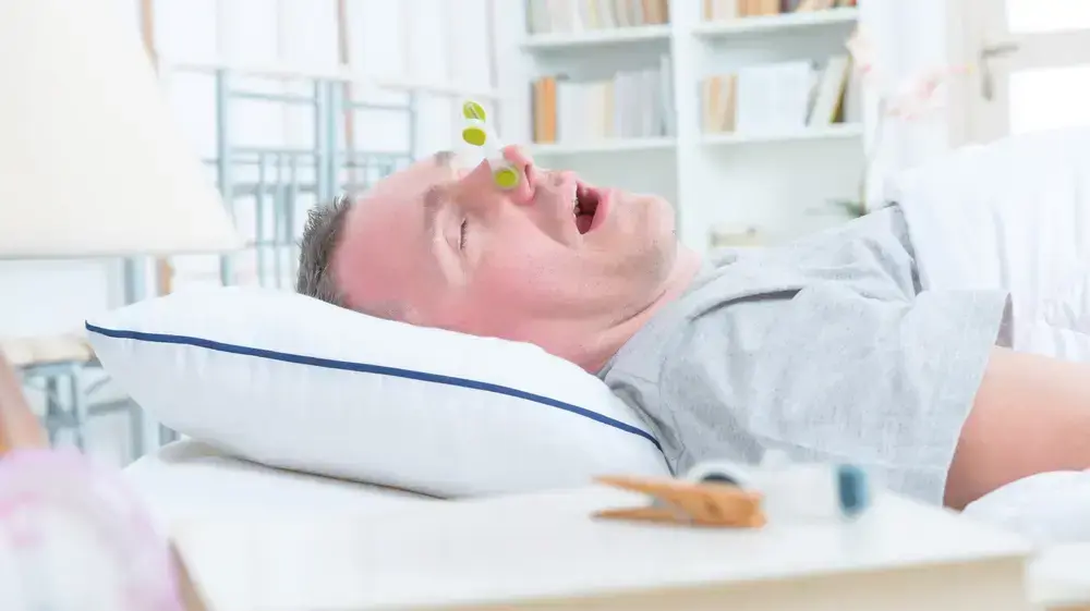 גבר נוחר