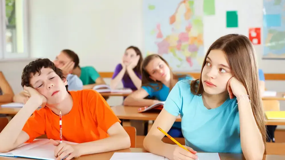 תלמידים משועממים בכיתה תלמידים משועממים בכיתה