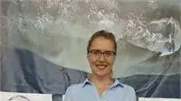 אנסטסיה גלושקוב עם מגן הוקרה