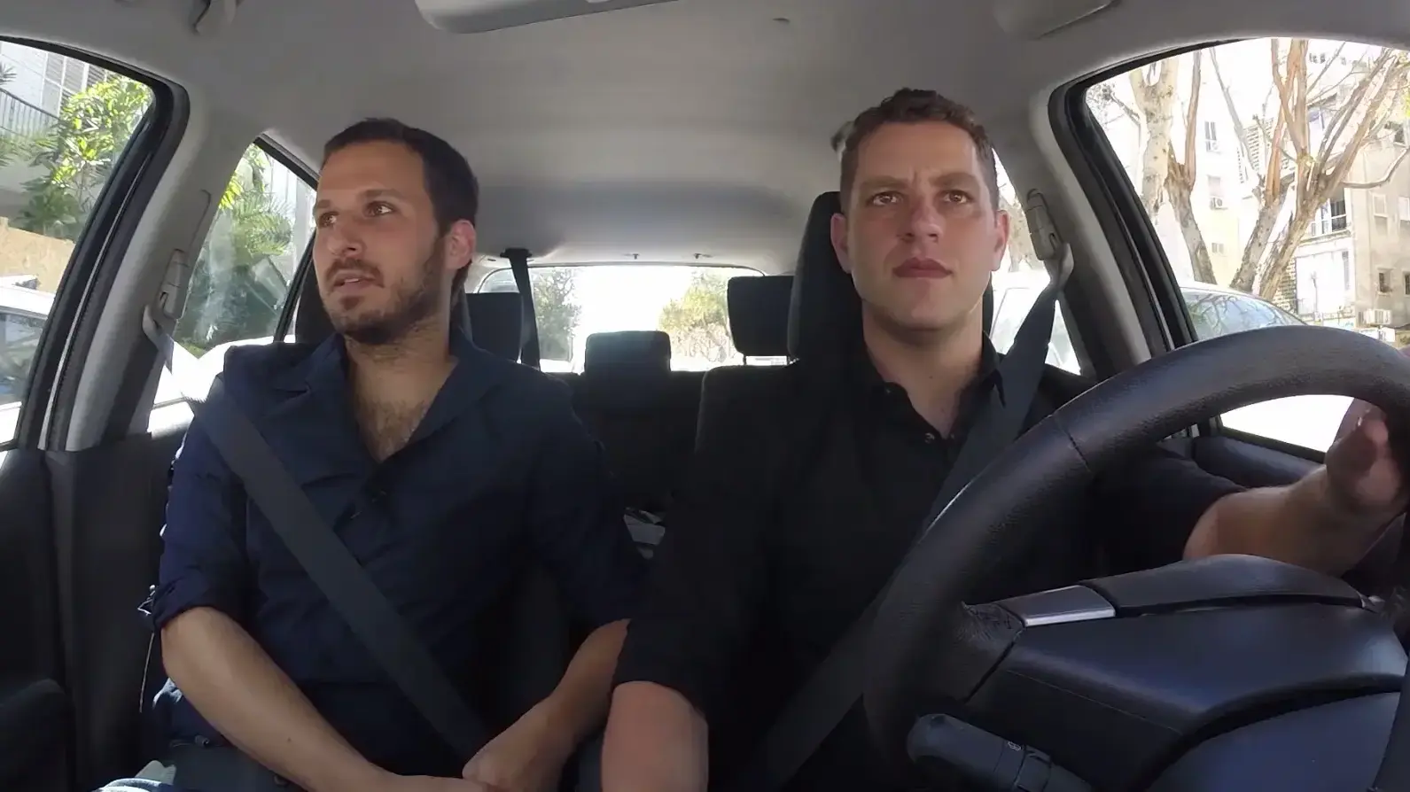 אביב פרנקל (ימין) עם יאיר נתיב, יזם אפליקציית שומרי הדרך (שמאל)