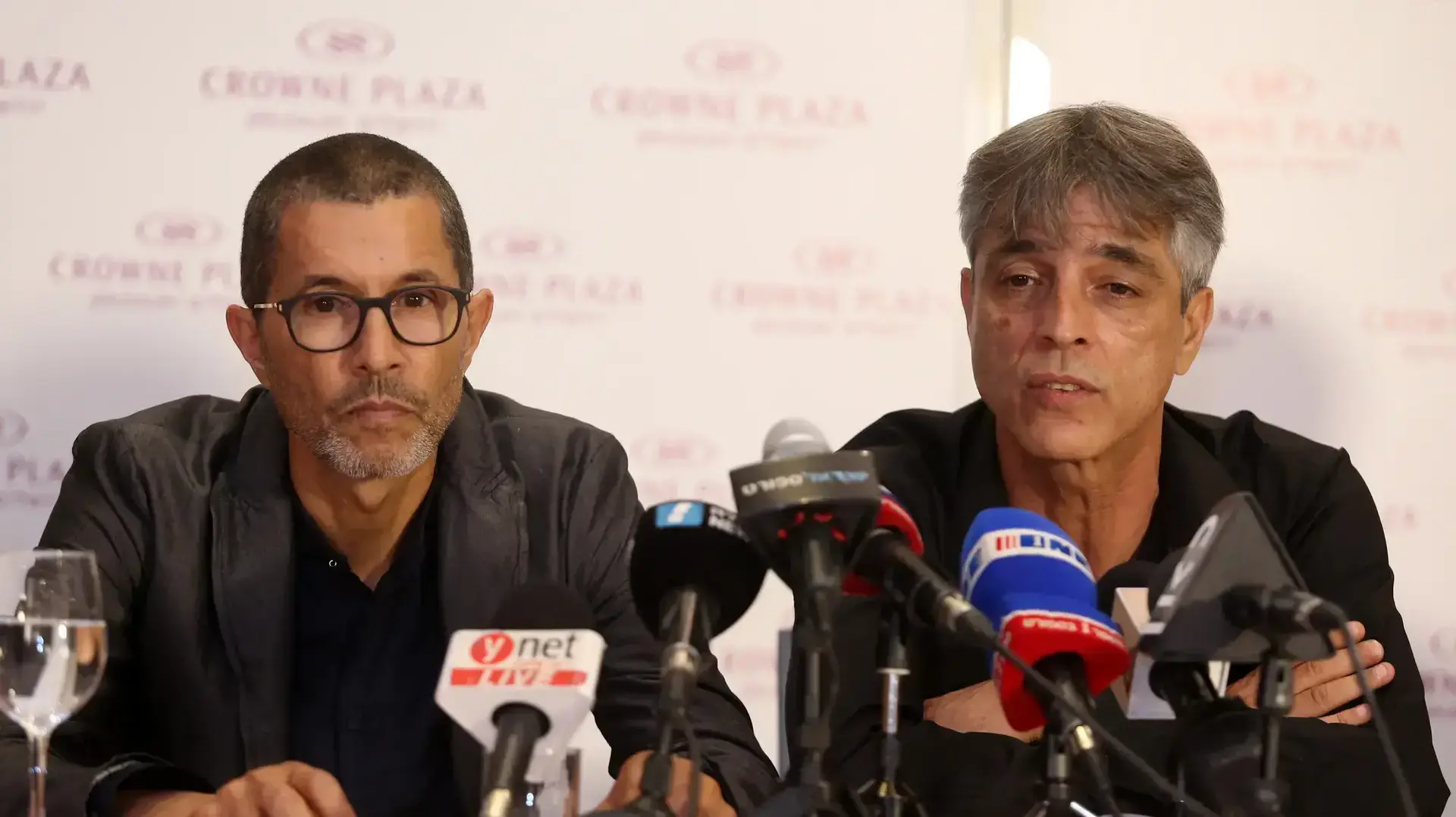 אלי אוחנה נציג בעלי בית"ר ירושלים עם אלי טביב