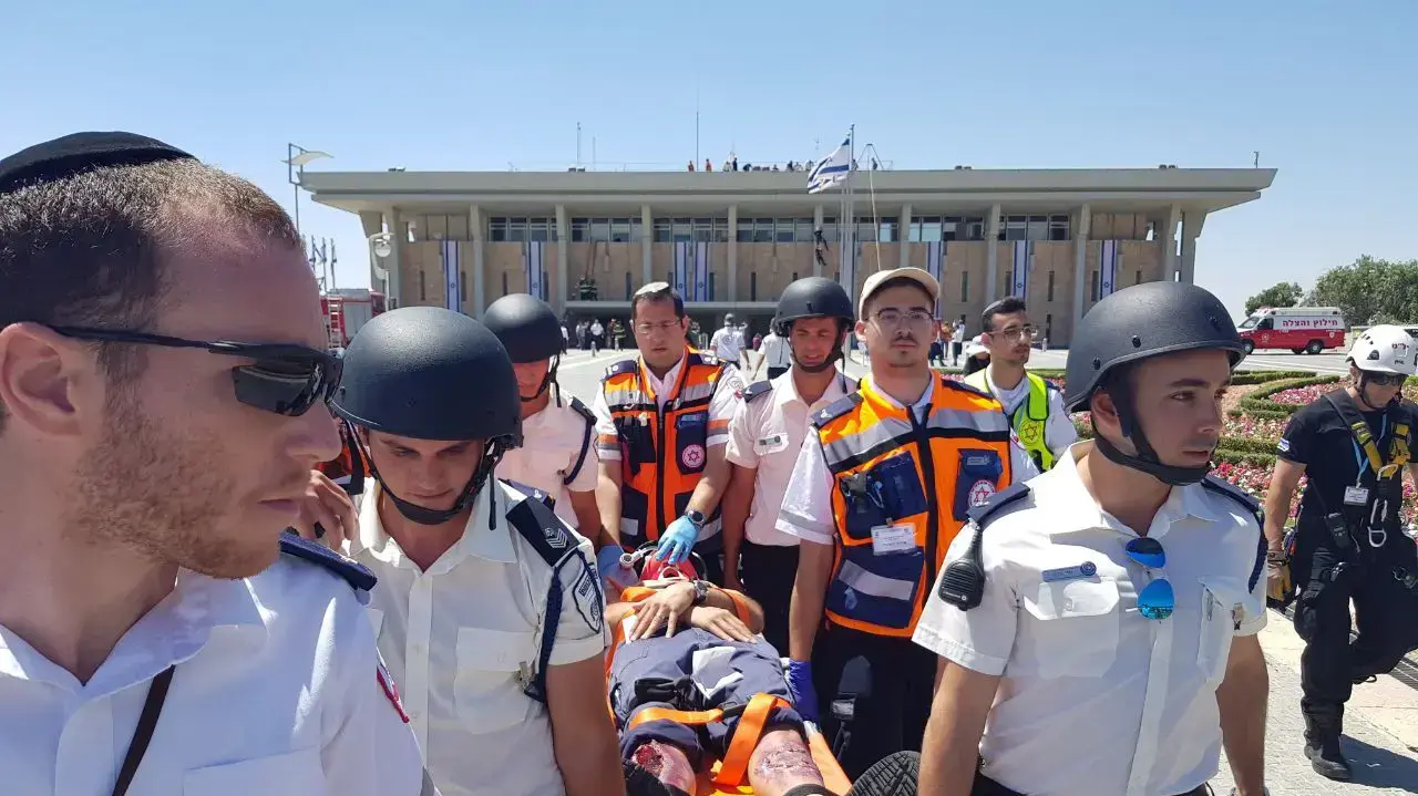 תרגיל רעידת אדמה של פיקוד העורף ברחבת הכנסת 13 ביוני 2017 תרגיל רעידת אדמה של פיקוד העורף ברחבת הכנסת 13 ביוני 2017