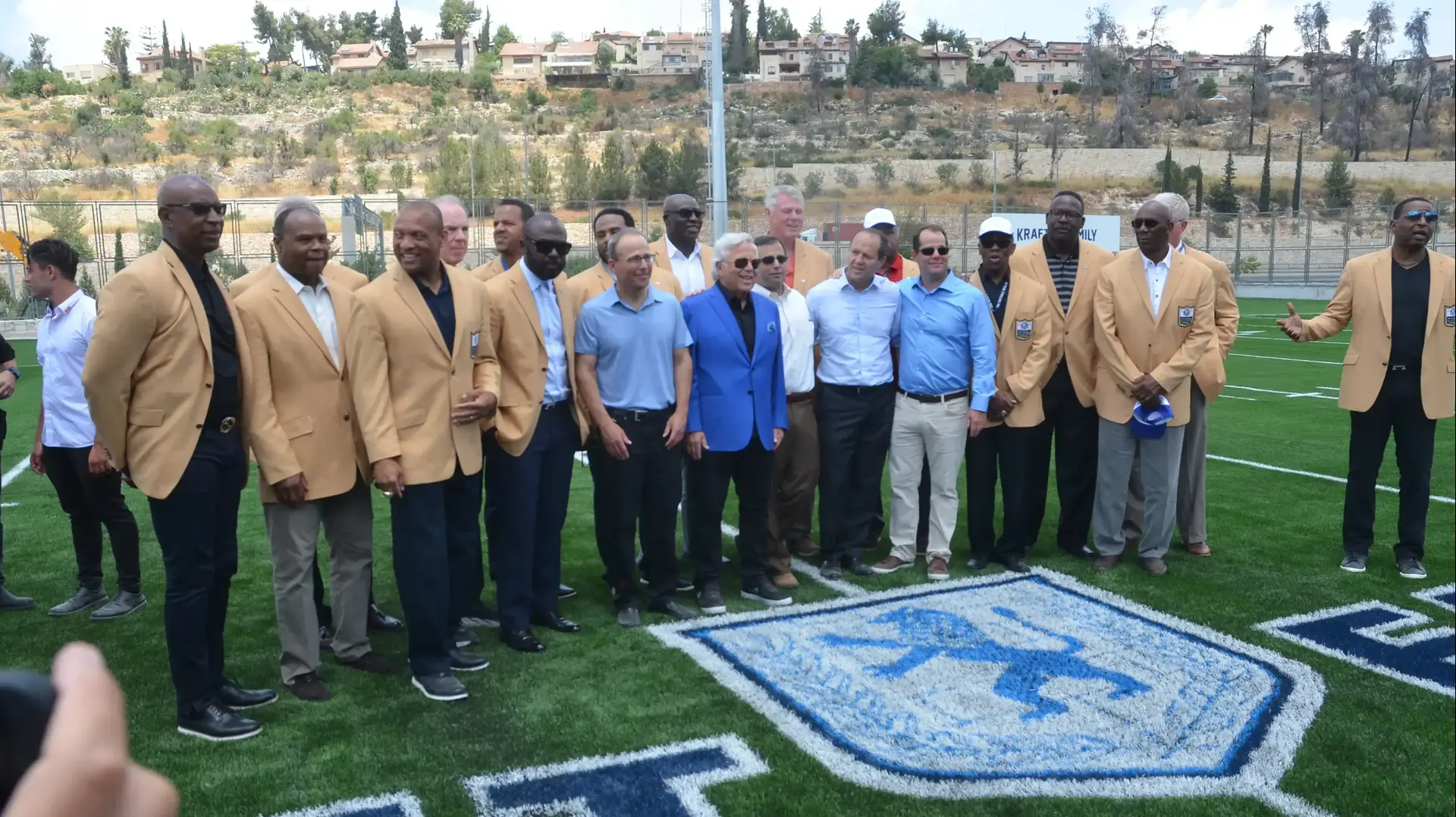 רוברט קראפט חונך מגרש חדש על שמו בירושלים