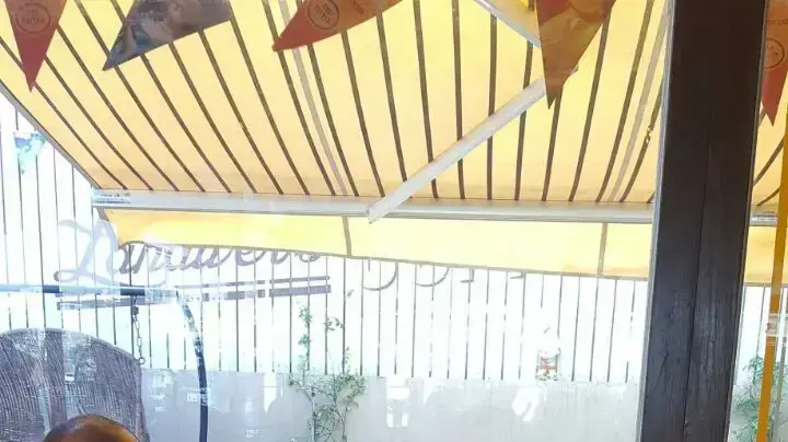 אוהד קדוסי חלוץ הפועל חדרה (מימין) עם היו"ר אורן גולן