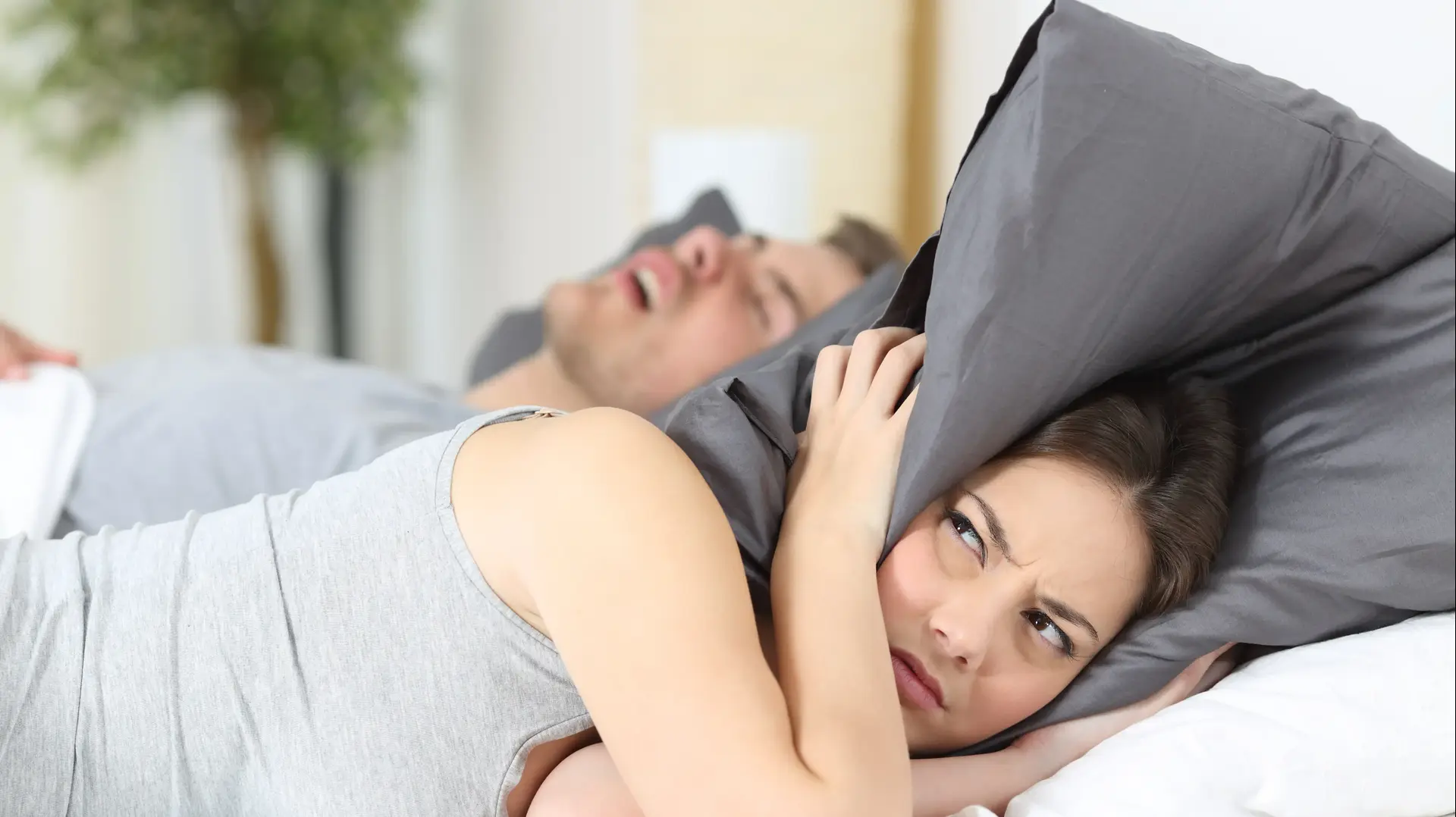נחירות בלילה