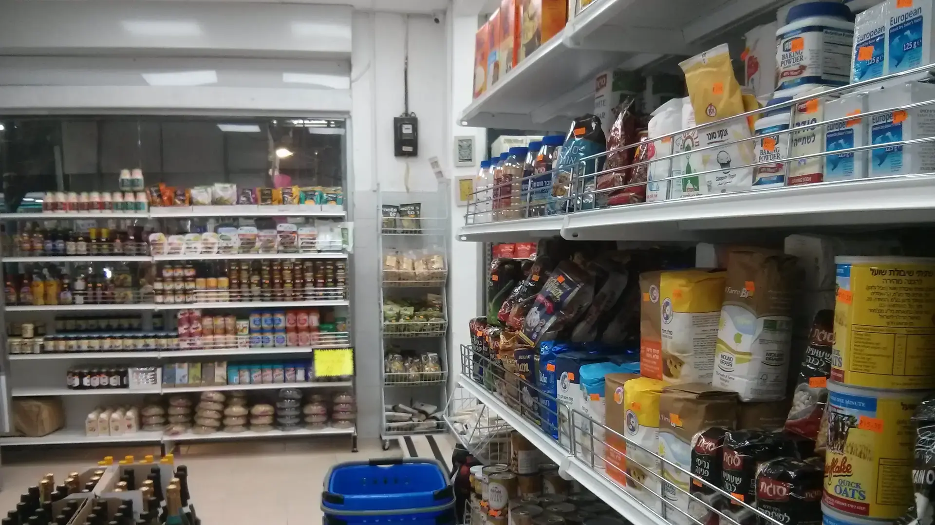 סופרמרקט טבעוני ראשון יוקם בישראל בשוק הכרמל בתל אביב, יולי 2017