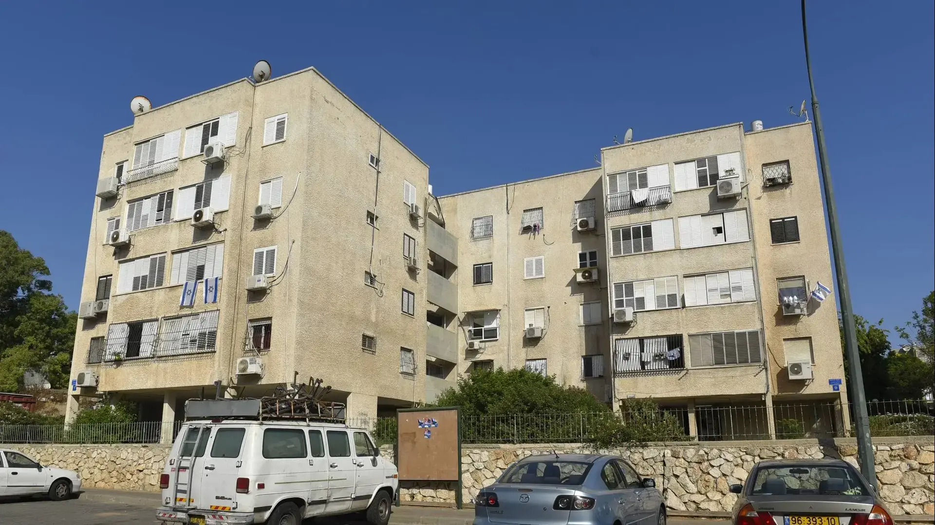 רחוב טוכולסקי קורט יפו בנייה נדלן דיור מגורים בתים בניינים בניין