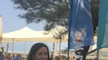 נטע ריבקין עם לפיד המכביה 2017