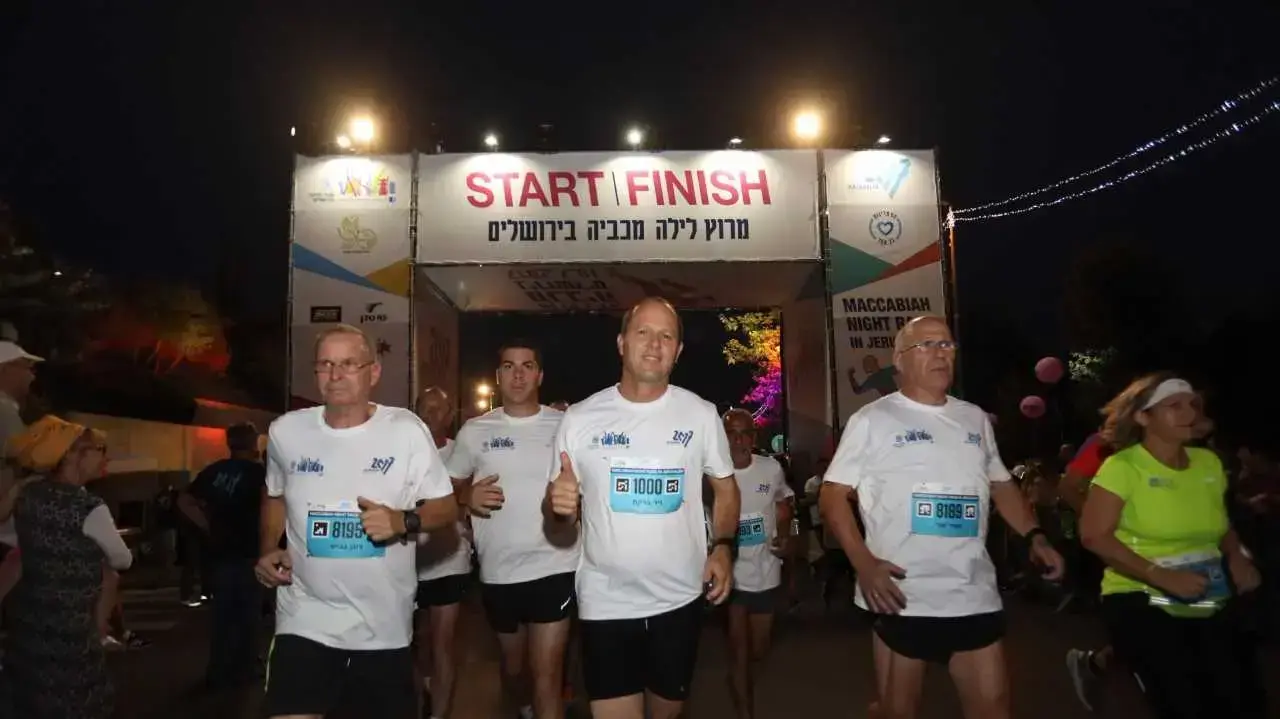 ניר ברקת ראש העיר ירושלים במרוץ הלילה של מכביה 2017 ניר ברקת ראש העיר ירושלים במרוץ הלילה של מכביה 2017