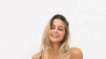 מאי פאטל מדגמנת