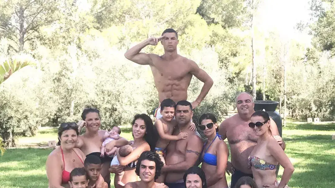 כריסטיאנו רונאלדו עם משפחתו