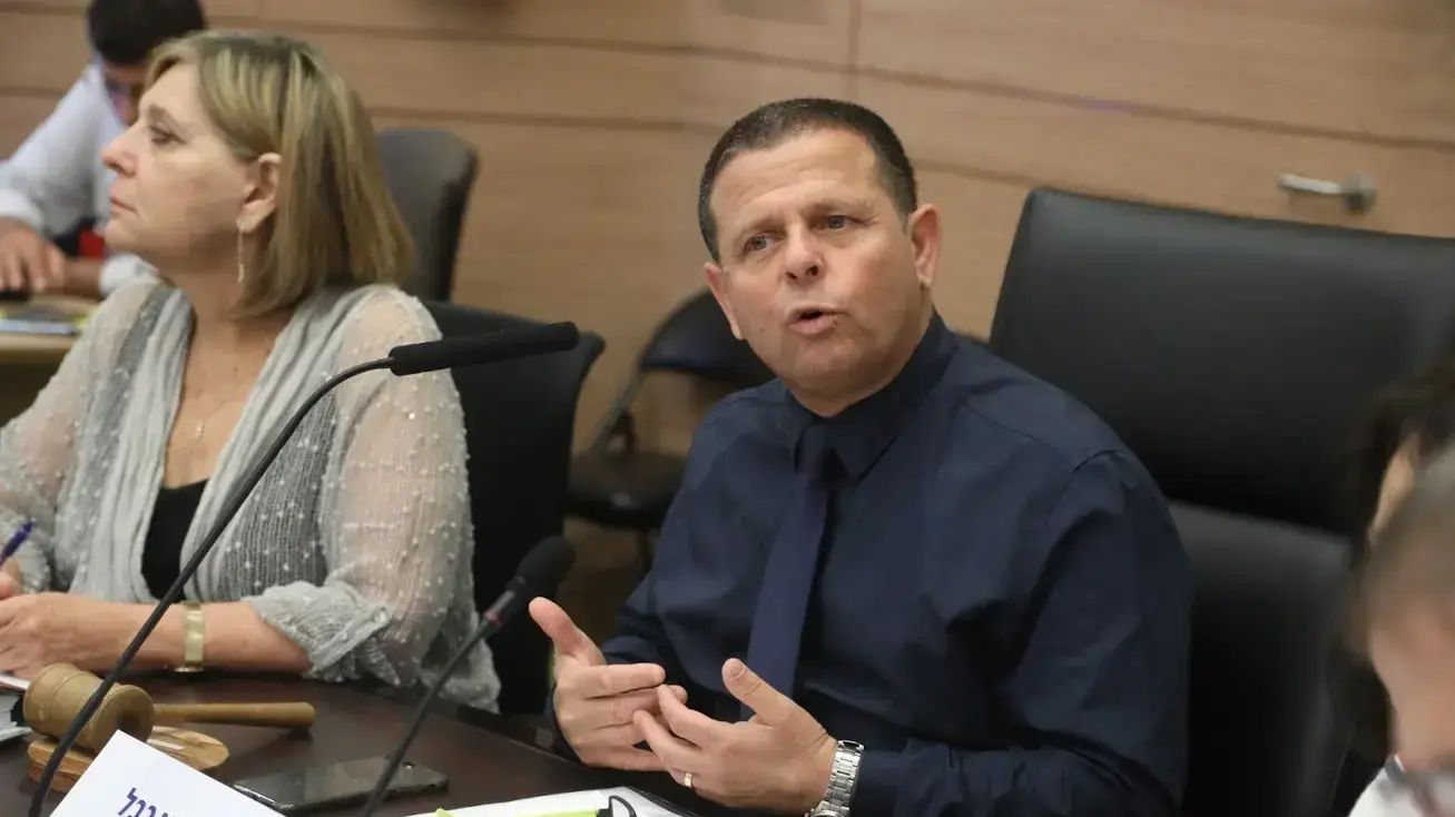 איתן כבל בדיון ועדת חקירה פרלמנטרית לבדיקת הסדרי חוב ללווים גדולים