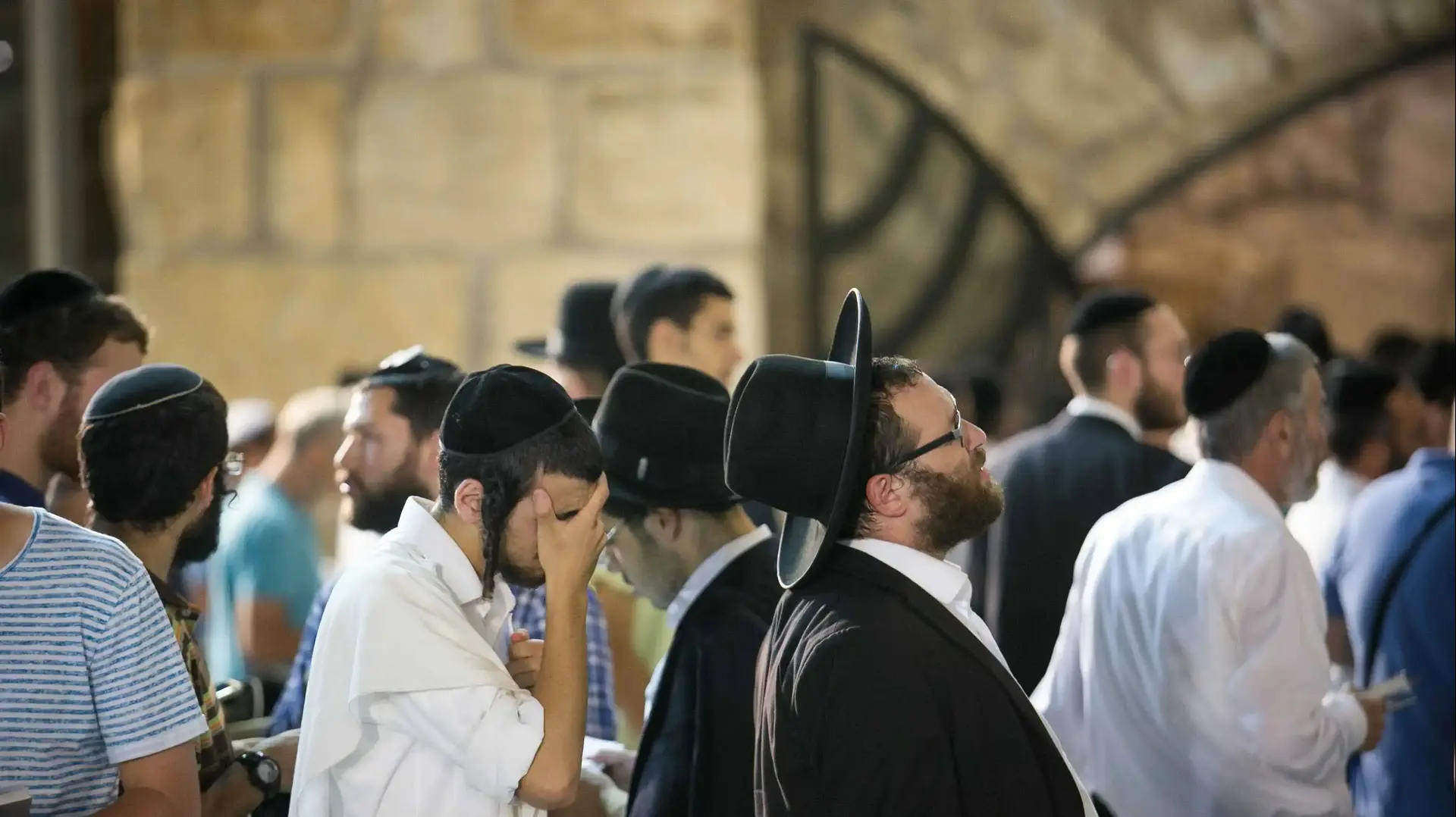 תפילה בכותל ערב תשעה באב 31 ביולי 2017