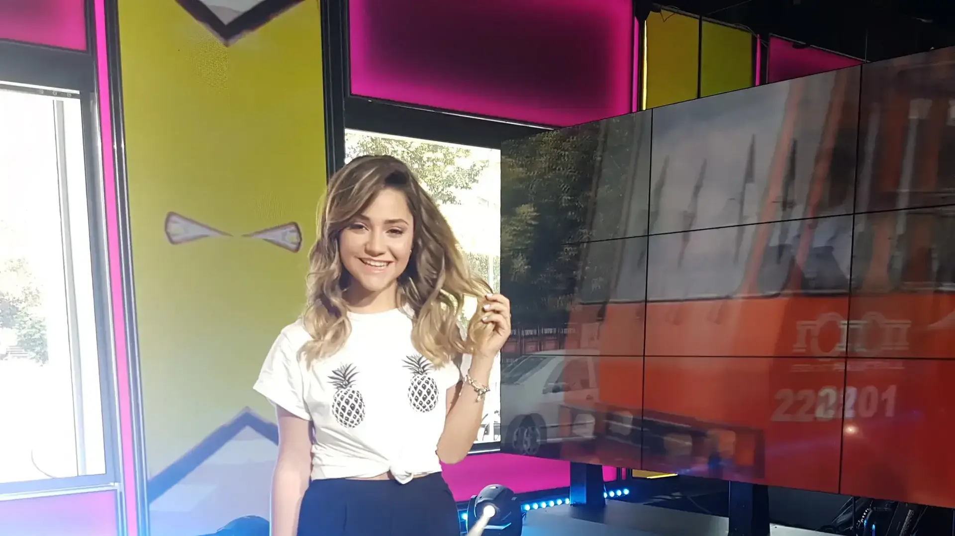 שי רון באולפן וואלה! NEWS