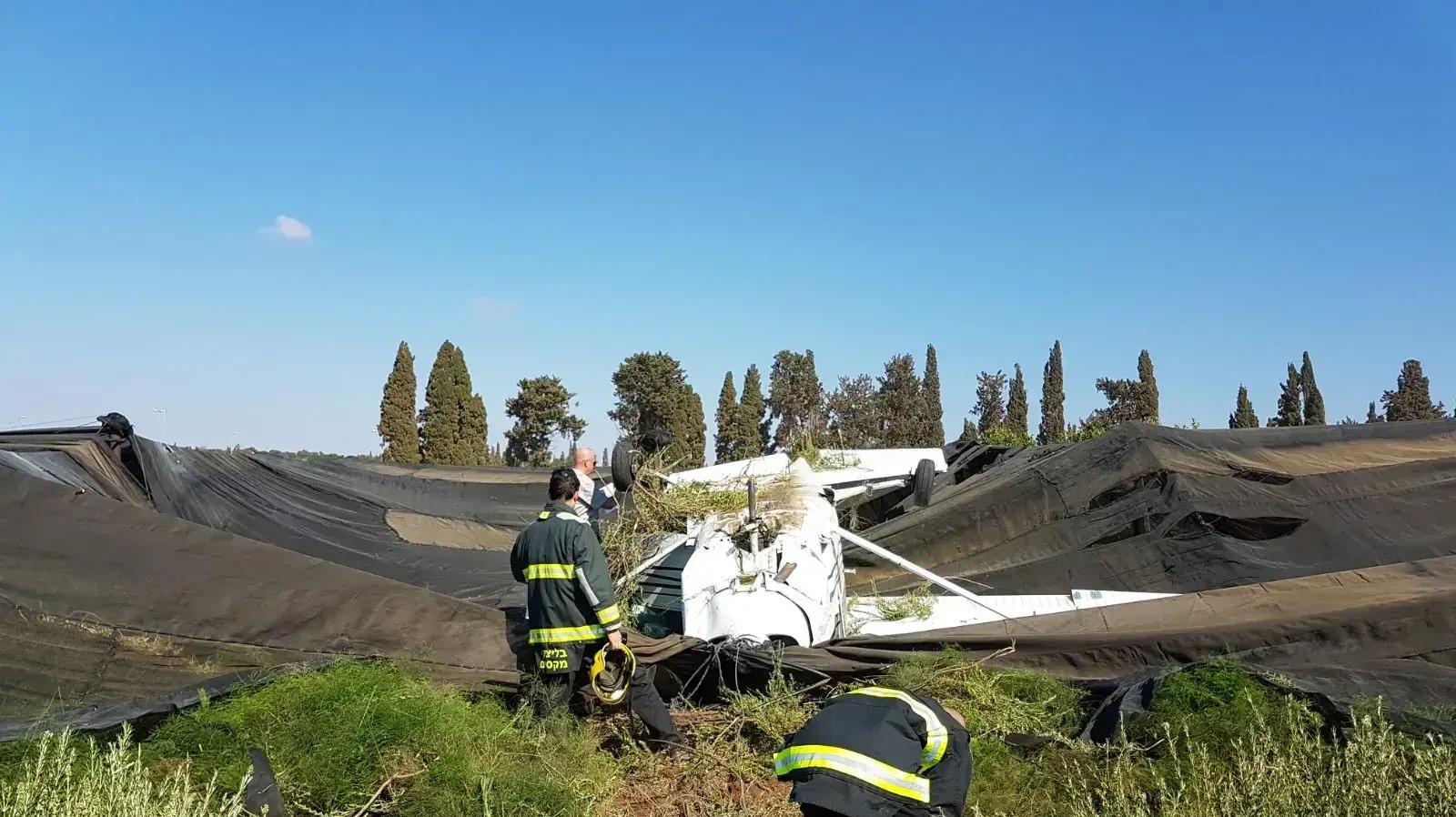 מטוס קל שביצע נחיתת אונס בשטח פתוח בשדות של כפר שמריהו 31.8.17