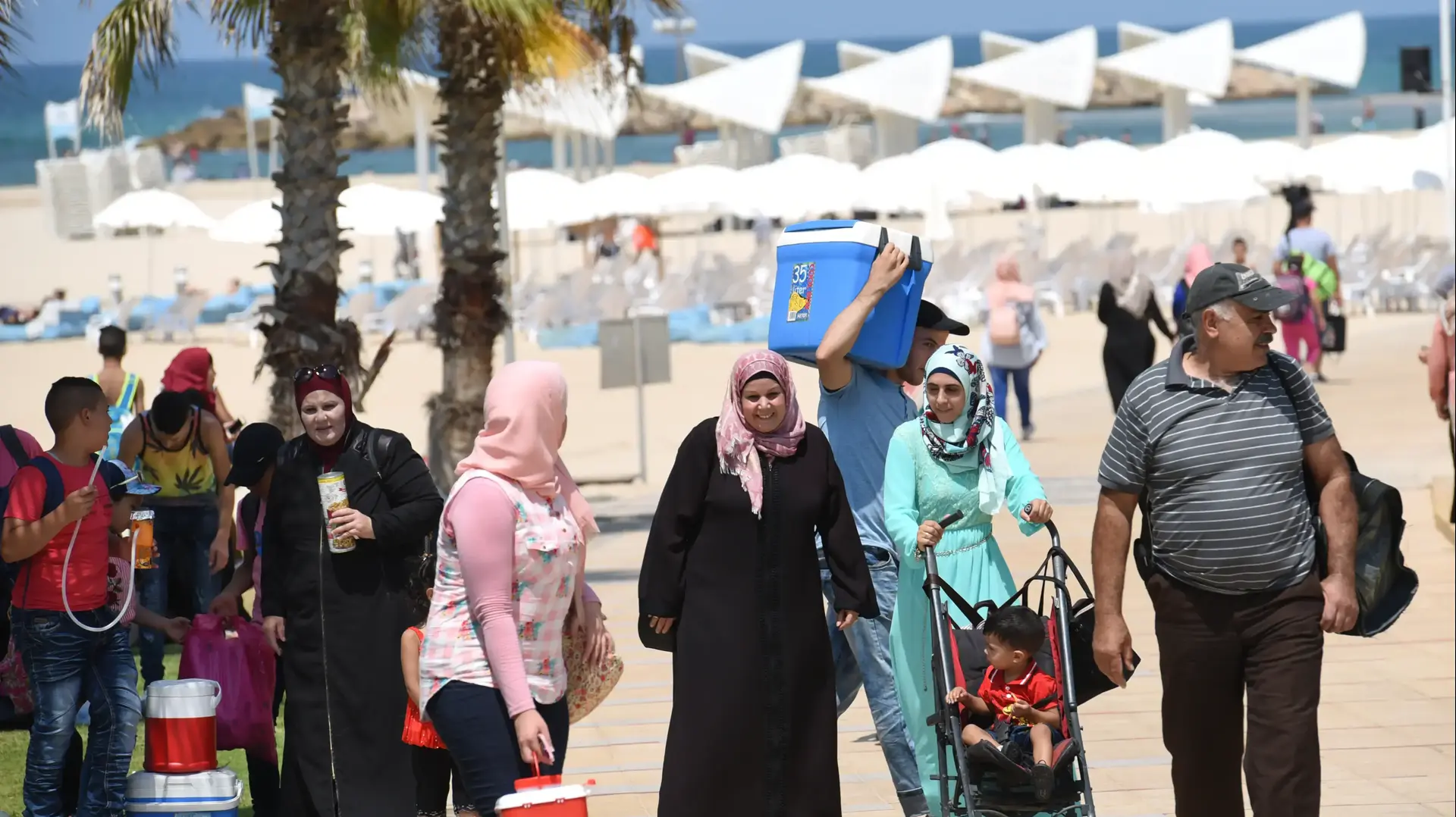 נופשים מאיו"ש נופשים בחופי הרצליה לקראת עיד אל אדחא 3.9.17