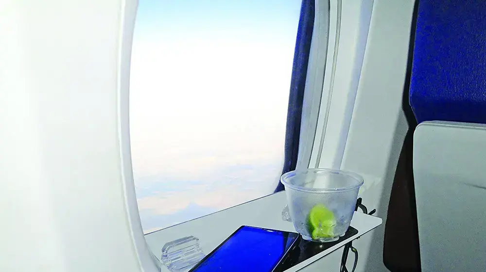 מדף חלון לטיסה spAIRtray
