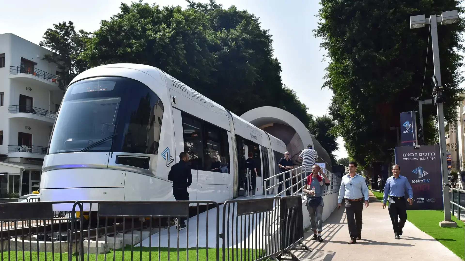 הצגת הקרון של הרכבת הקלה בתל אביב, שדרות רוטשילד, 13 בספטמבר 2017