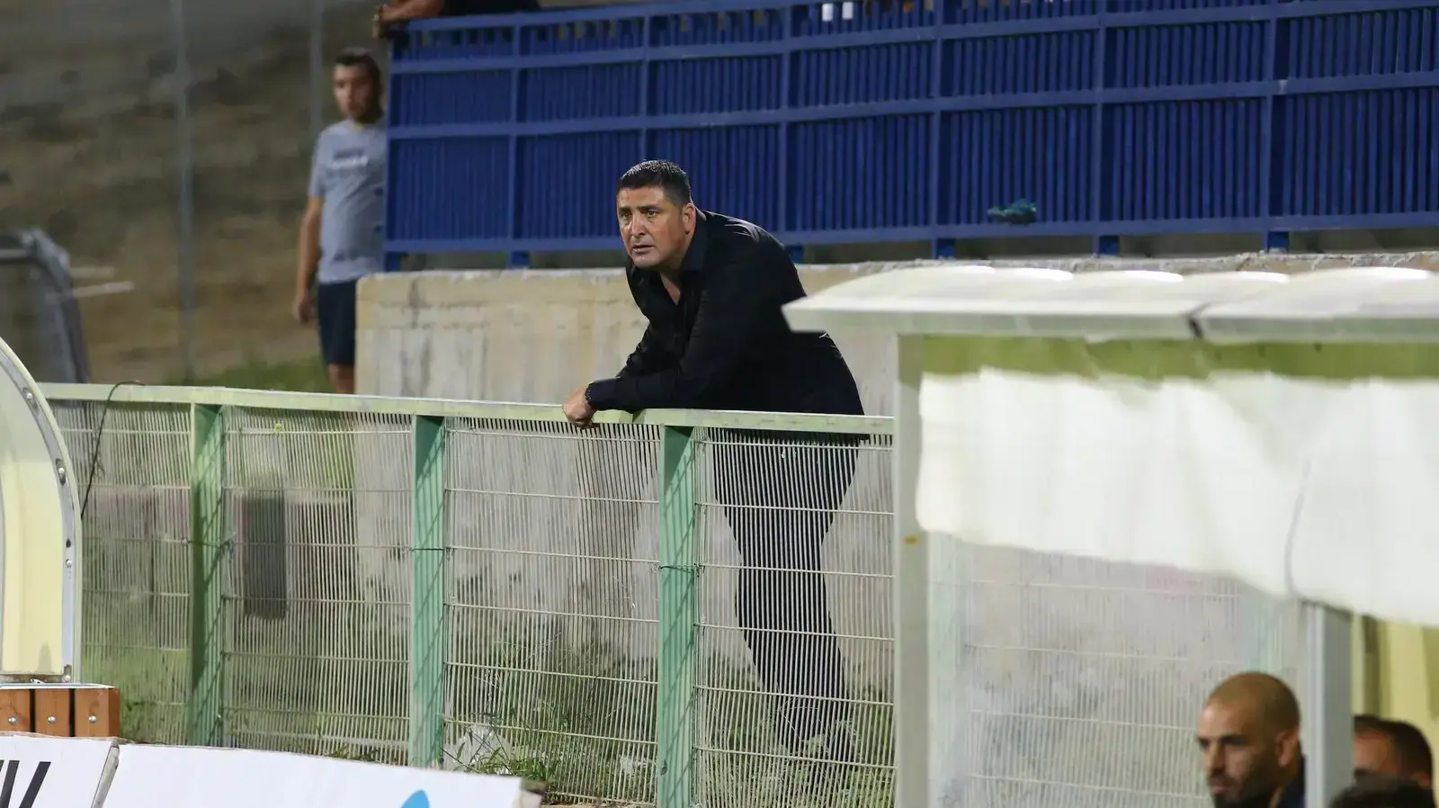 יובל נעים מאמן הפועל אשקלון מורחק