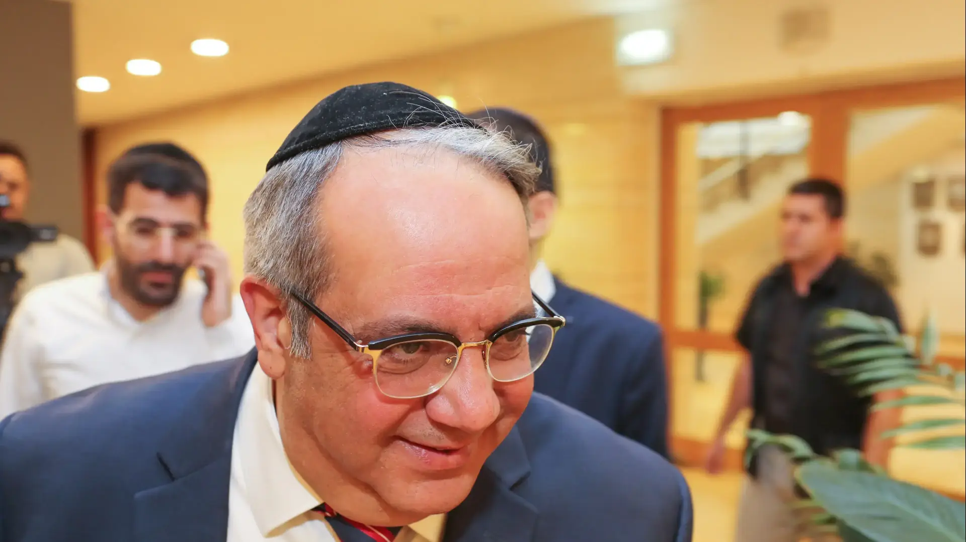 ח"כ גואטה מגיש את התפטרתו ליו?ר הכנסת יולי אדלשטיין, כנסת, ירושלים