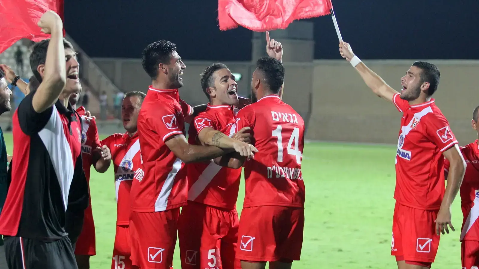 שחקני בני סכנין חוגגים