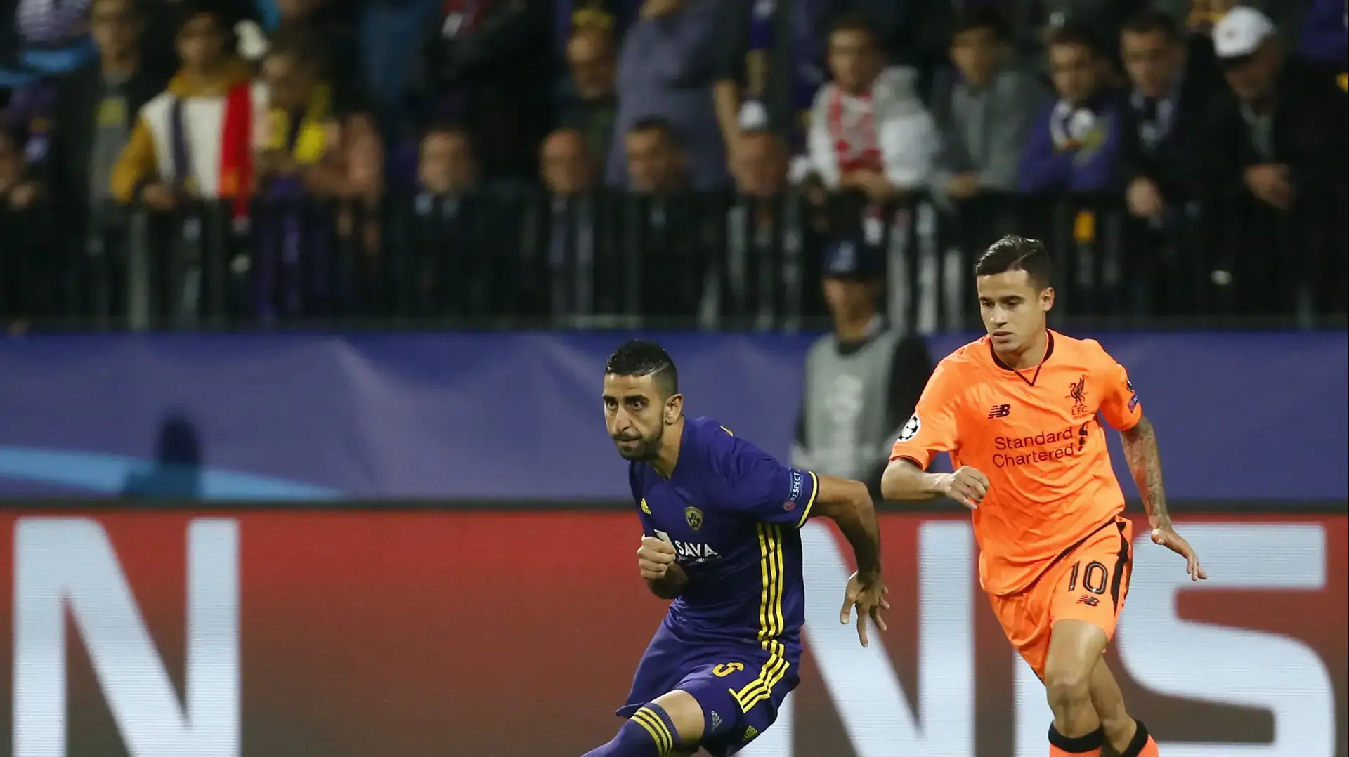 מרואן קבהא שחקן מאריבור לפני פיליפה קוטיניו שחקן ליברפול מרואן קבהא שחקן מאריבור לפני פיליפה קוטיניו שחקן ליברפול