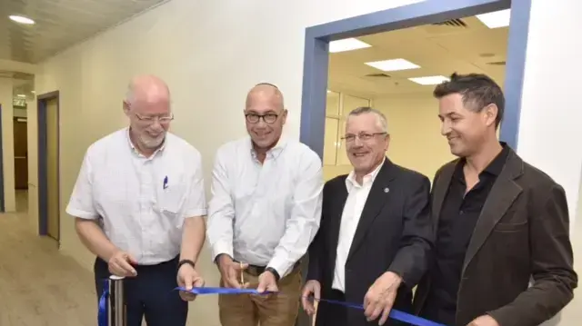 נעם זיגרסון, פרופ' בועז גולני, אבי כוכבא ממונה על חטיבת הטכנולוגיה ופרופ' אבישי מנדלבאום. נעם זיגרסון, פרופ' בועז גולני, אבי כוכבא ממונה על חטיבת הטכנולוגיה ופרופ' אבישי מנדלבאום.