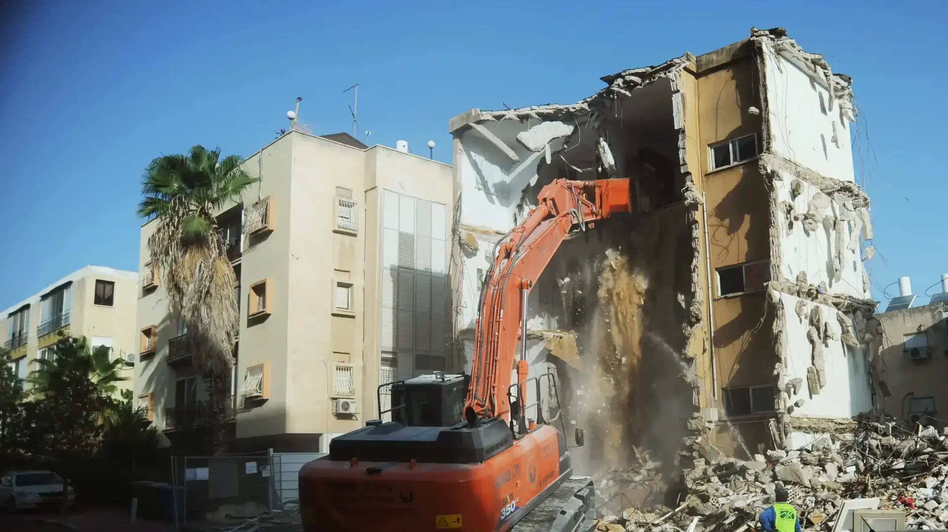 הריסת בניין דבורה הנביאה רמת גן