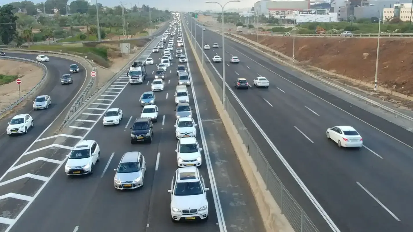 פקקים בכביש החוף, מחלף השלום בנתניה, 2 בנובמבר 2017