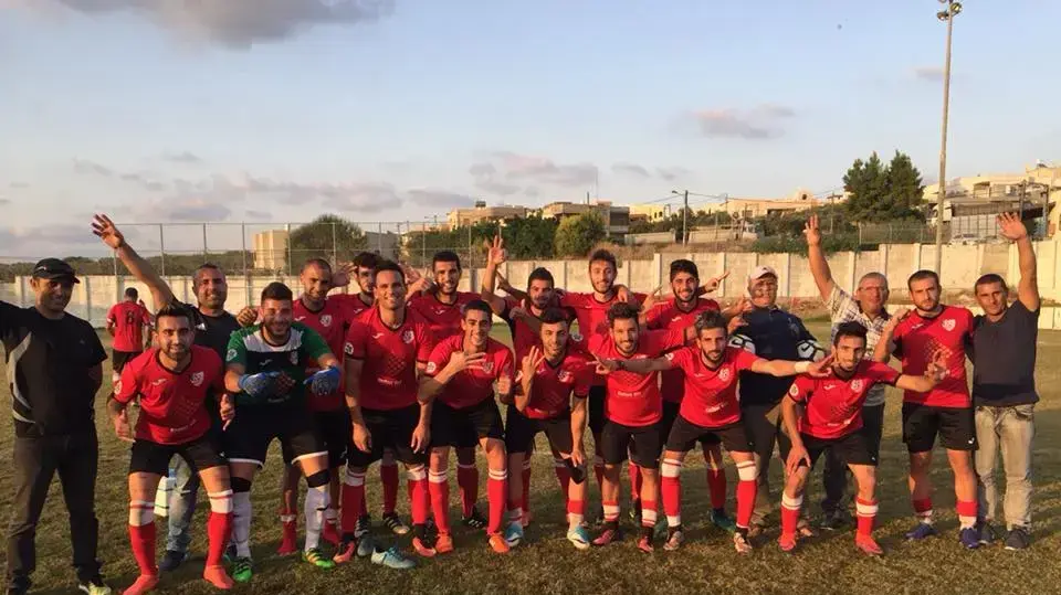 שחקני בני ממבע חוגגים