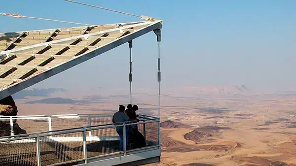 תצפית המרפסת התלוייה מצפה רמון מכתש רמון