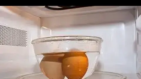 ביצים קשות במיקרוגל