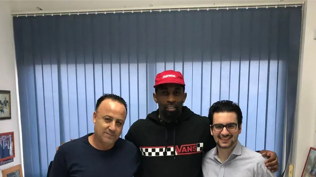 שחקן עירוני נהריה כריס סמית' חותם בקבוצה